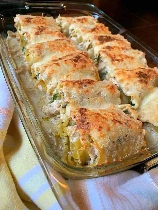 Creamy Chicken Alfredo Lasagna Rolls: Perfect for Gatherings and Easy to Make