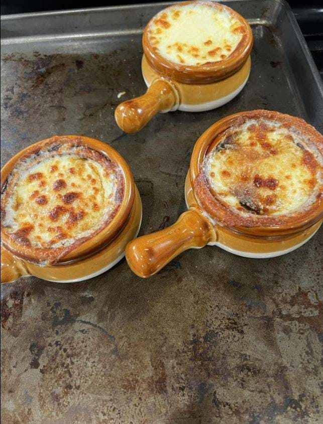 Simple and Comforting French Onion Soup: Perfect for Any Gathering