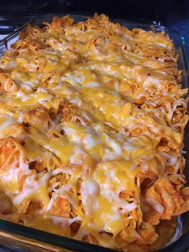 Cheesy and Crunchy Doritos Chicken Casserole: The Perfect Party Dish