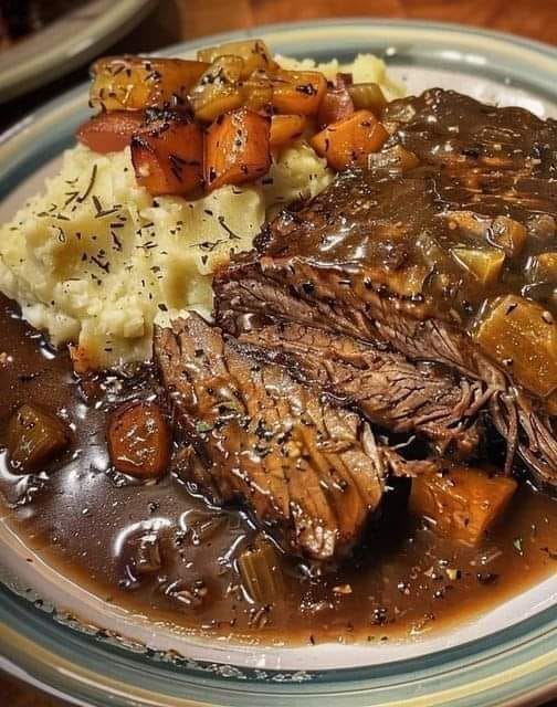 Ground Beef and Gravy Over Mashed Potatoes: A Comforting Classic