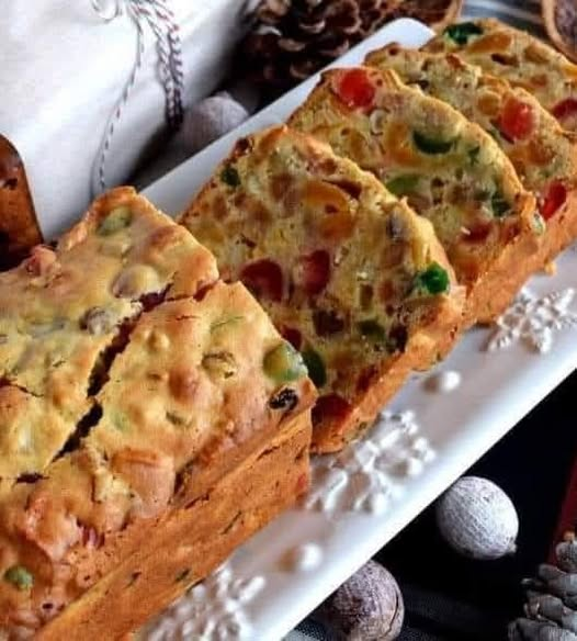 CHRISTMAS APRICOT AND WALNUT FRUITCAKE