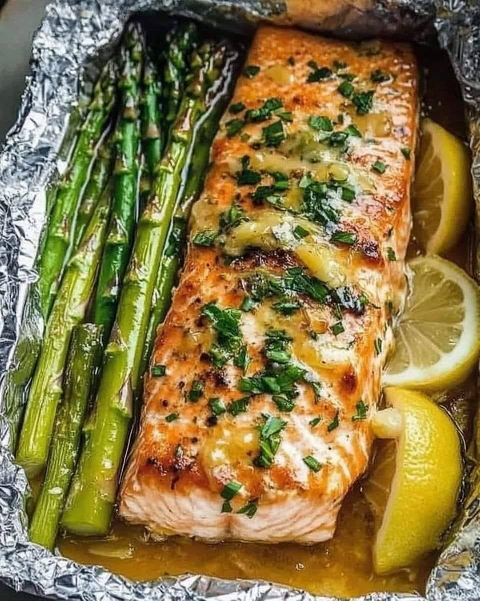 Baked Salmon in Foil with Asparagus and Lemon Garlic Butter Sauce