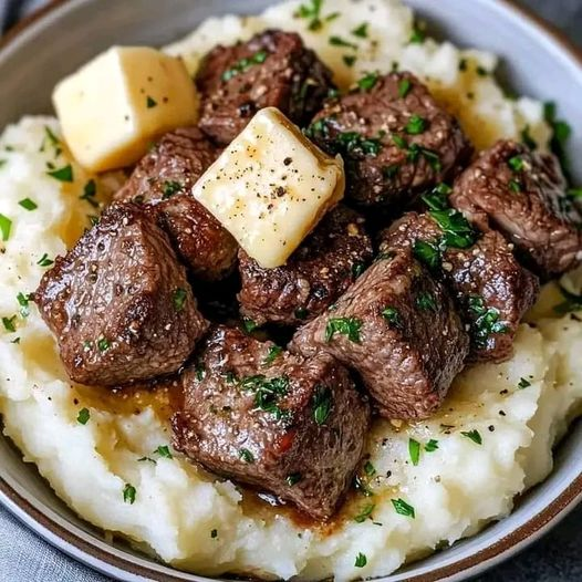 Garlic Butter Steak Bites and Mash