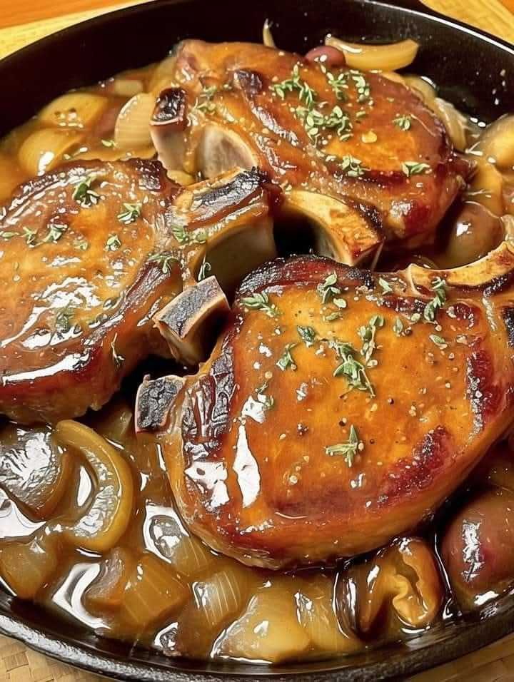 Hearty Slow-Cooked Pork Chops in Savory Onion Sauce